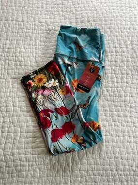 Yoga Democracy Flower Bomb High-Rise Crop Eco-Friendly Printed Yoga Leggings  L